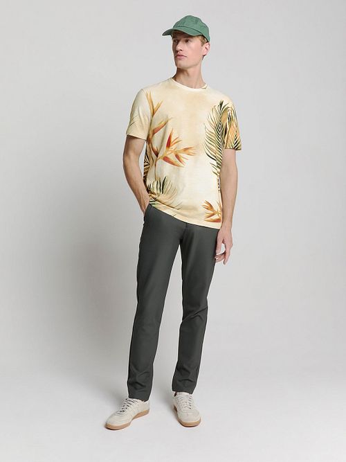 No-Excess T-Shirt Crewneck Impression Ecru Model / Voorkant