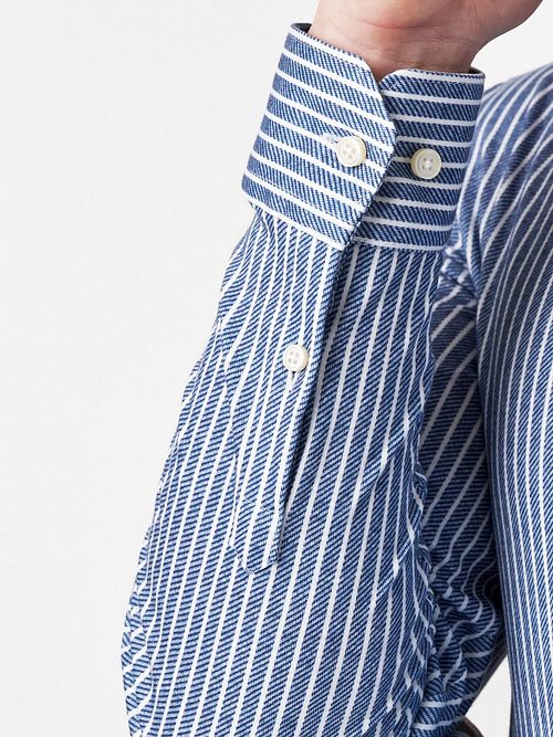 DESOTO Hemd Twill Stripe Blau Model / Detail