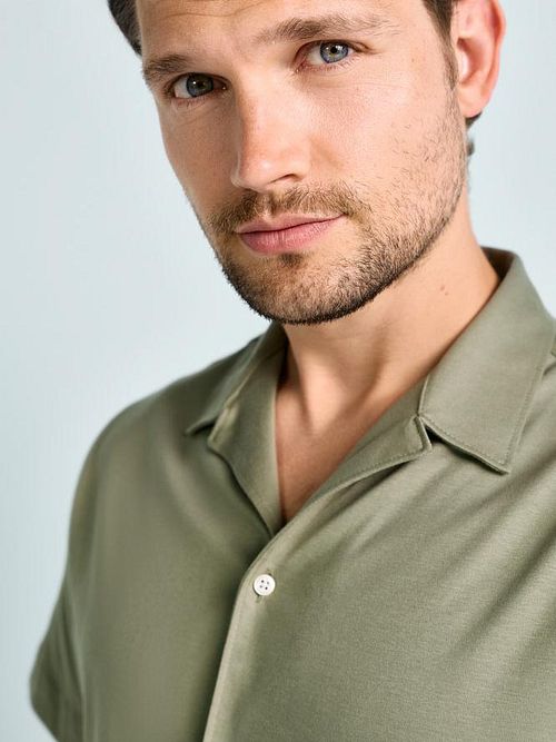 Desoto Short Sleeve Hemd Festival Grün Model / Sfeerbeeld