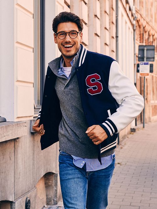 Steppin' Out Varsity Embroidery Jacke Navy Model / Voorkant