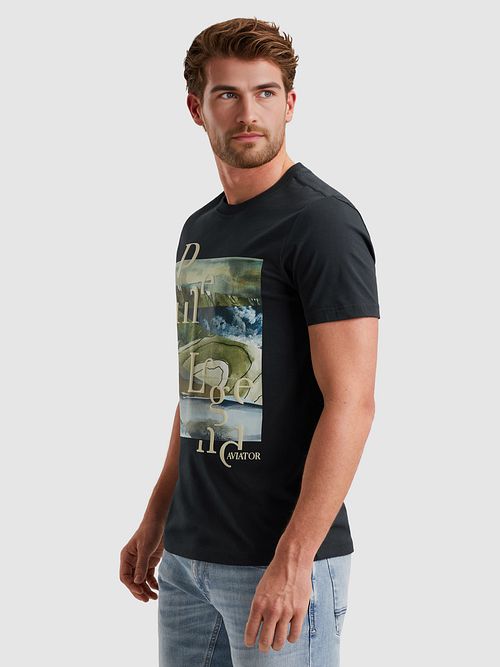 PME Legend Jersey Artwork T-Shirt Navy Model / Zijkant