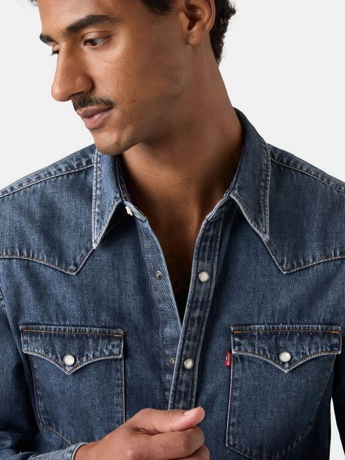 Levi's Chemise Barstow Western Bleu Indigo Model / Detail