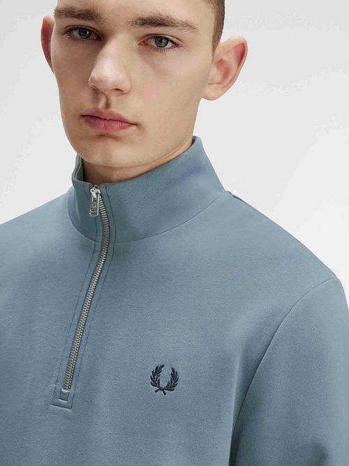 Fred Perry Pull Demi-Zip Bleu Model / Detail