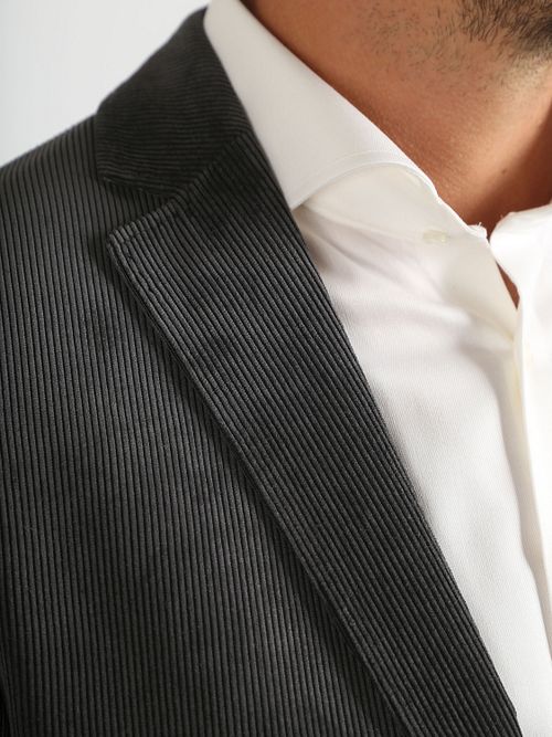 Suitable blazer Heleen in velluto a coste Cosmos blu Model / Detail