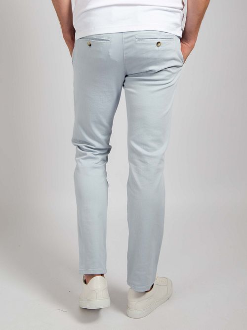 Suitable chino Philo Flex azzurro chiaro Model / Achterkant