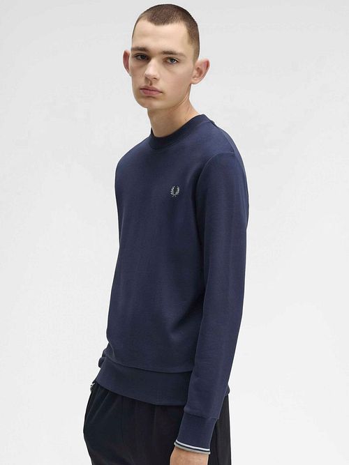 Fred Perry Sweater Logo Navy Model / Voorkant
