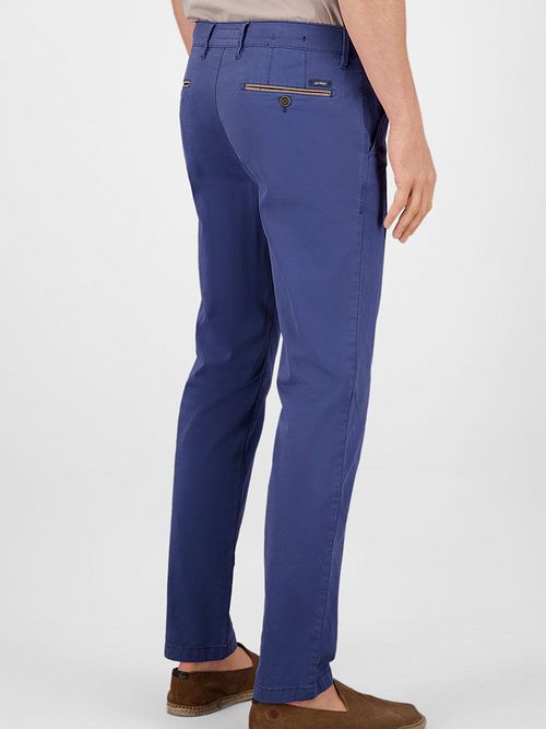 Gardeur Chino Benny 3 Indigo Blue Model / Zijkant