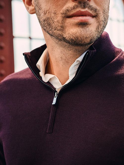 Suitable Merino Half Zip Trui Bordeaux Model / Sfeerbeeld