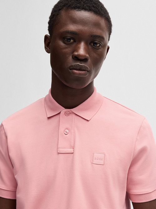 BOSS Passenger Polo Roze Model / Detail