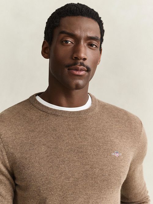 Sweter GANT z jagnięcej wełny, z półzamkiem, camel Model / Voorkant