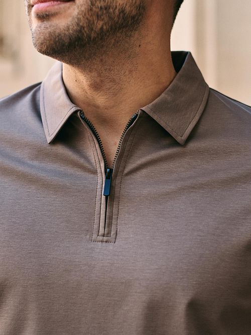 Suitable Knitted Half Zip Polo Dan Tabacco Model / Sfeerbeeld