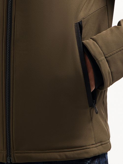 No Excess Jacka Softshell Taupe Model / Detail
