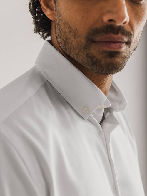 Camisa Oxford blanca State of Art Essentials Model / Detail
