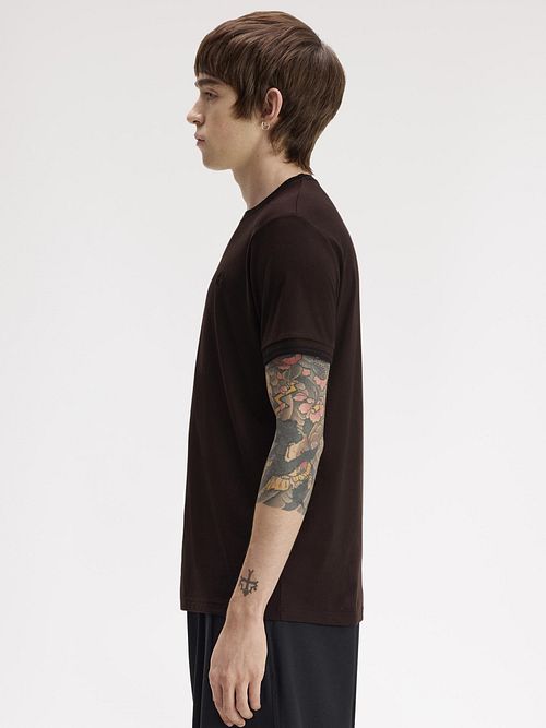 Camiseta Fred Perry Twin Tipped beige Z53 Model / Zijkant