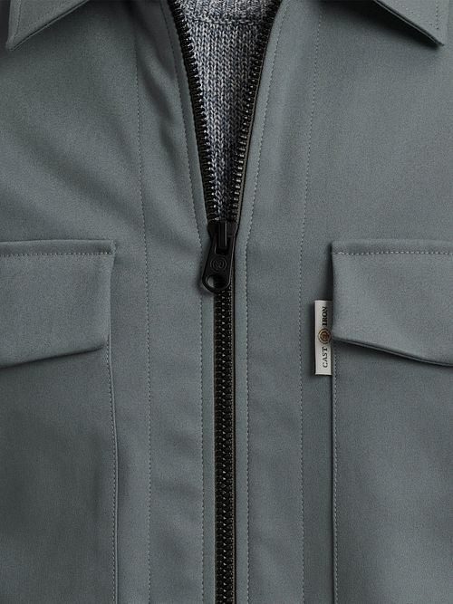 Cast Iron Tech Overshirt Stormy Blau Model / Detail