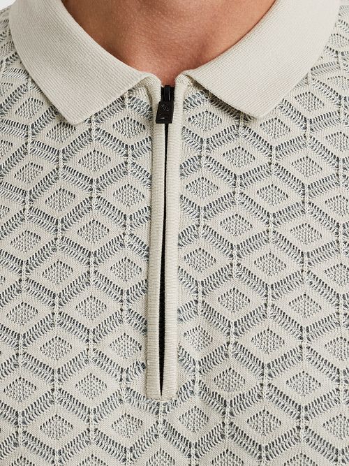 Cast Iron Half-Zip Polo Struktur Ecru Model / Detail