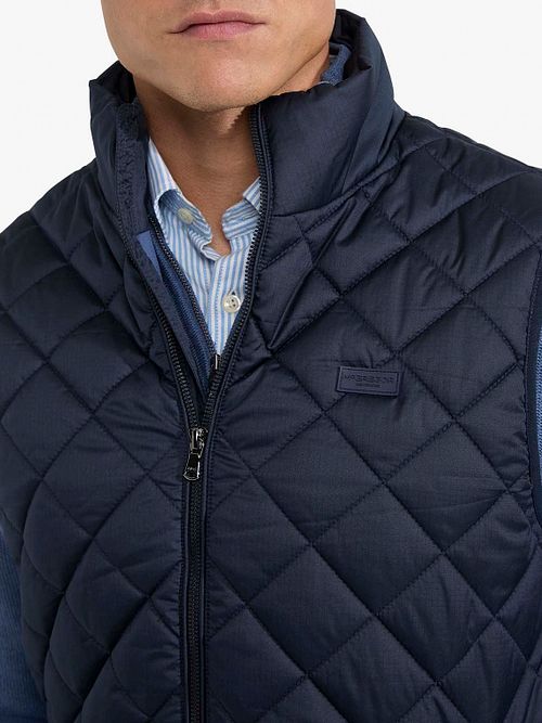 Chaleco acolchado McGregor en azul marino Model / Detail