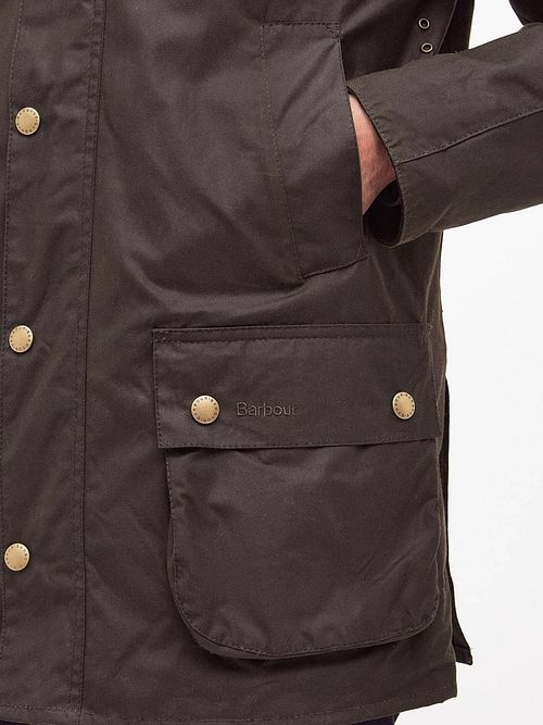 Chaqueta Barbour Ashby Wax en color oliva Model / Detail