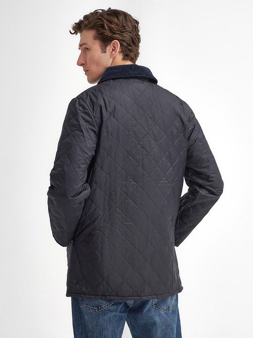 Chaqueta Barbour Liddesdale azul marino Model / Achterkant