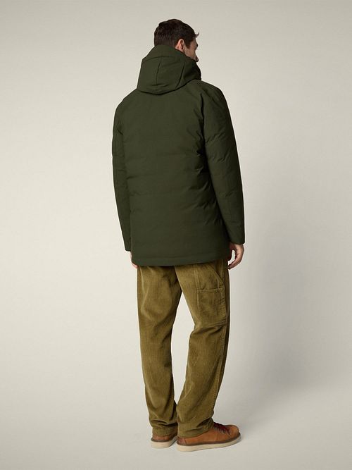 Chaqueta con capucha Save The Duck Sesle en color oliva Model / Achterkant