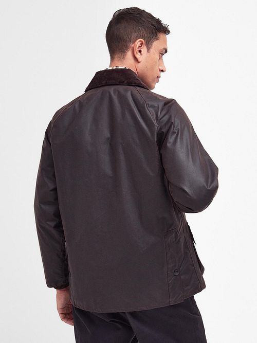 Chaqueta encerada Barbour Bedale marrón Model / Achterkant