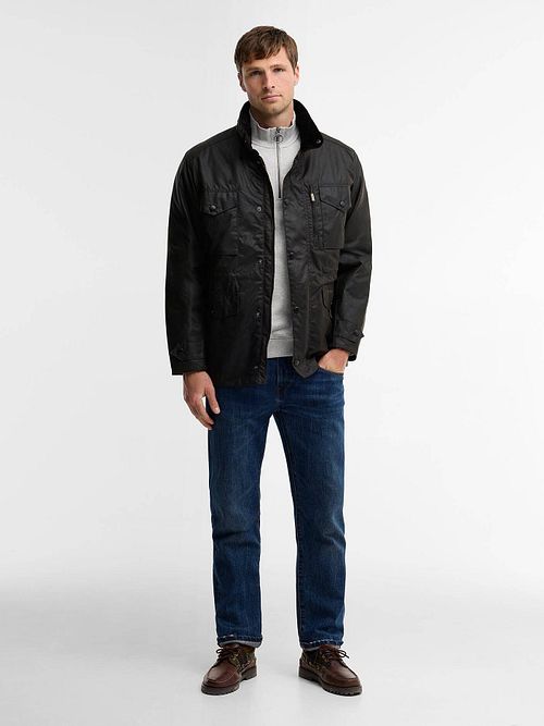 Chaqueta encerada Sapper verde oliva de Barbour Model / Voorkant