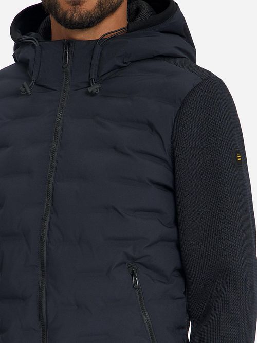 Chaqueta No Excess Sealed de poliéster reciclado azul marino Model / Detail