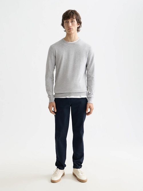 Chino Stuart Navy Scotch and Soda Model / Voorkant