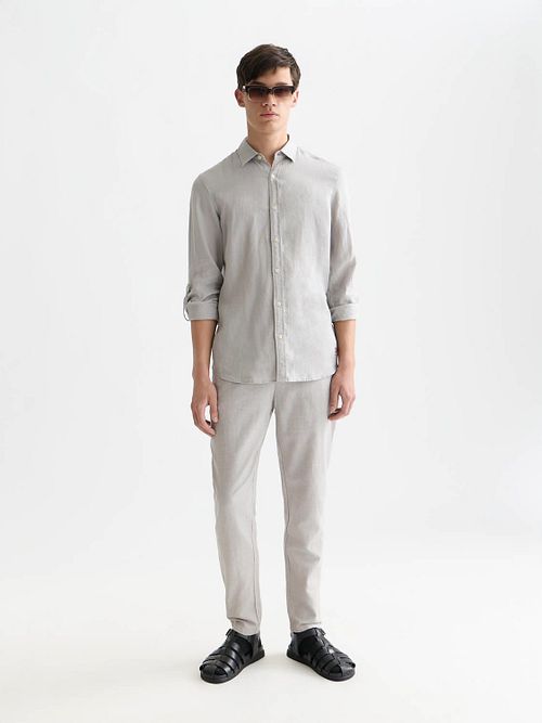 Chinosy Scotch and Soda Warren z bawełny i lnu w kolorze greige Model / Voorkant