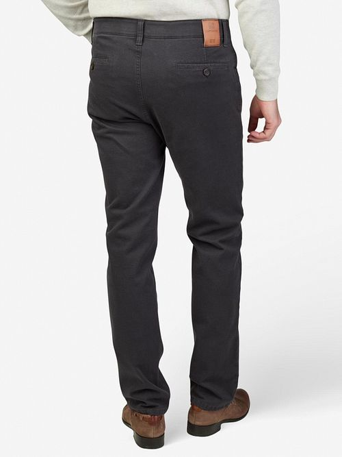 Club Of Comfort Chinos Marvin antracyt Model / Achterkant