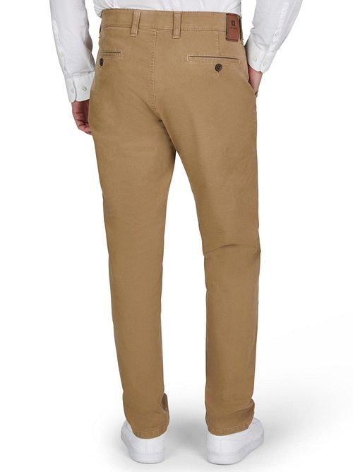 Chinosy Club Of Comfort Garvey w kolorze camel Model / Achterkant