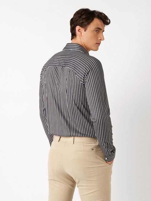 Camisa Desoto Multi Stripe verde Model / Achterkant