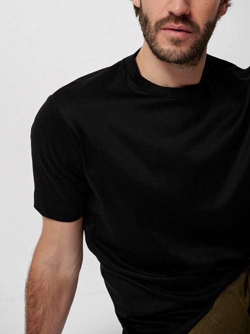 Desoto Solid Camiseta Black Model / Detail