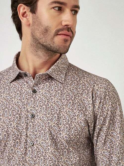 Desoto Chemise Timeless Elegance Impression Paisley Beige Model / Detail