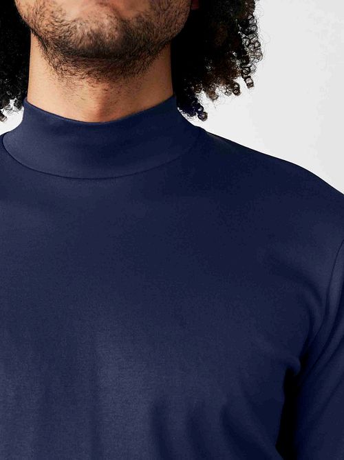 Desoto Turtleneck Pullover Navy Model / Detail