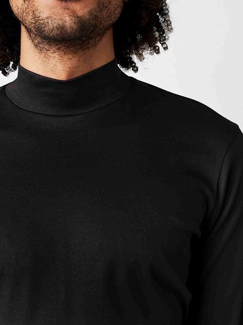 Desoto Turtleneck Sweater Black Model / Detail