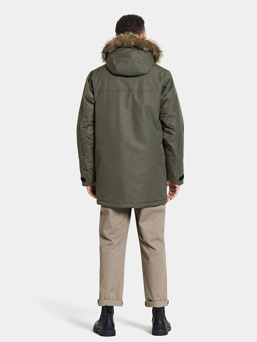 Didriksons Parka Marco Donkergroen Model / Achterkant