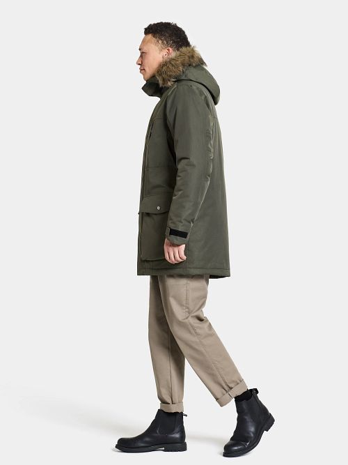 Didriksons Parka Marco Dunkelgrün Model / Zijkant