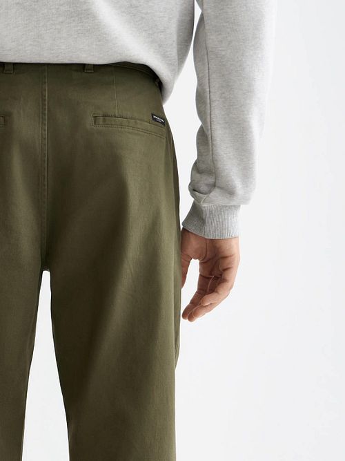 Scotch and Soda Chino Stuart Olijfgroen Model / Detail