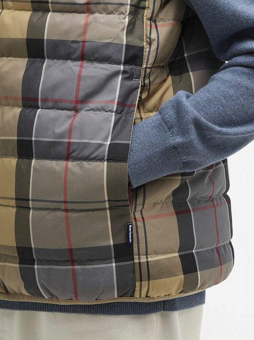 Dwustronna kamizelka puchowa Barbour w kolorze beżowym Model / Detail