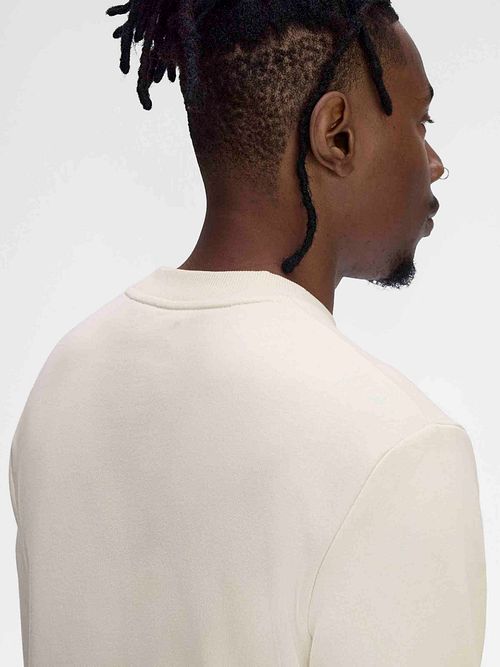 Fred Perry Genser Logo Ecru Model / Achterkant