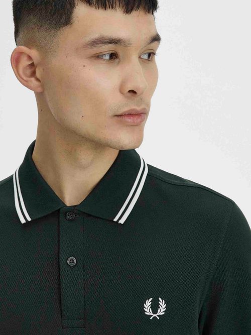 Fred Perry koszulka polo z długim rękawem w kolorze ciemnozielonym T50 Model / Detail