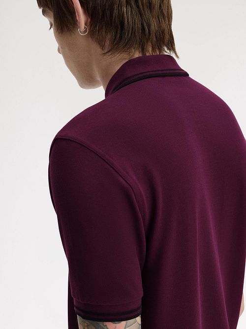 Fred Perry Polo Tipped M3600 Plum 84C Model / Achterkant