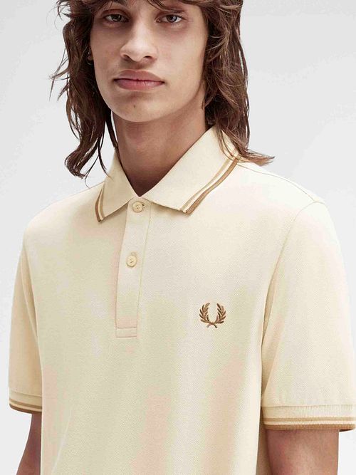 Fred Perry Polo Twin Tipped M3600 Beige Model / Detail