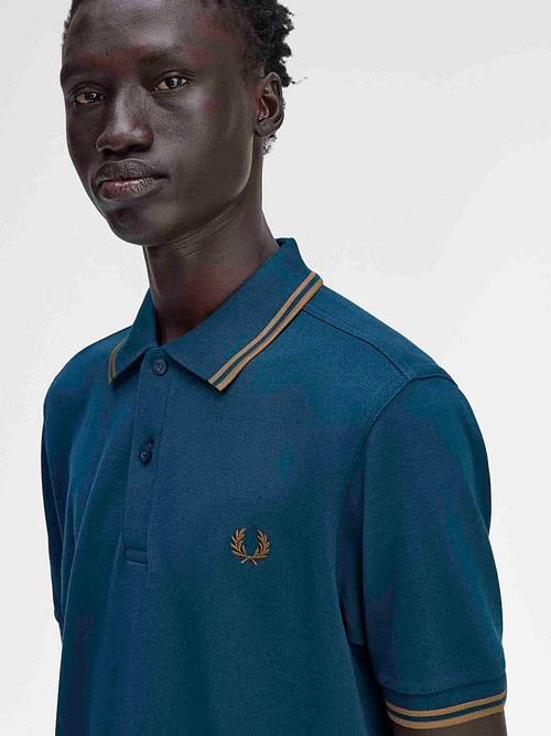 Fred Perry Polo Twin Tipped M3600 Blå Model / Detail