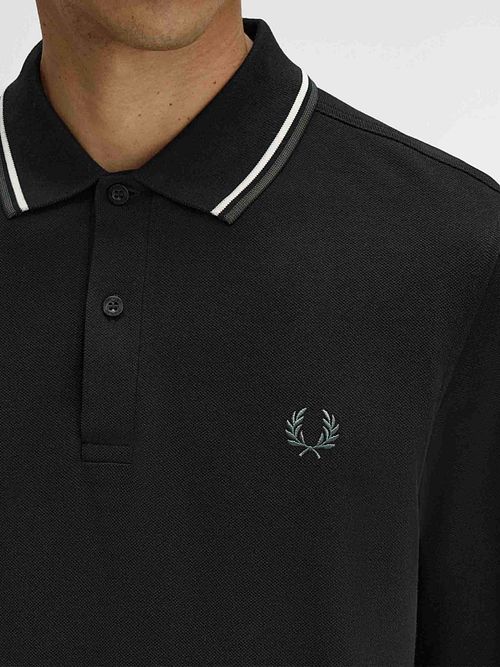 Fred Perry polo z długim rękawem czarne W54 Model / Detail