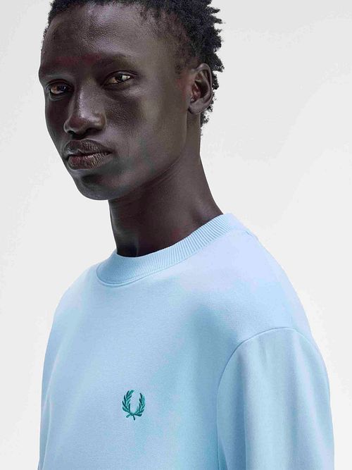 Fred Perry Pull Logo Bleu Clair Model / Detail