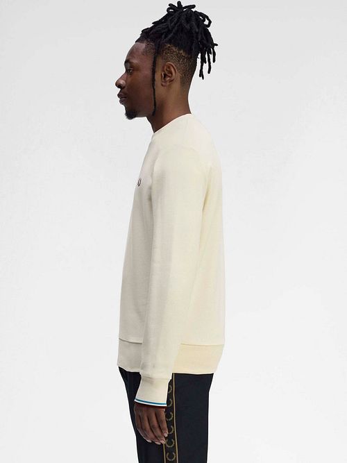 Fred Perry Pull Logo Ecru Model / Zijkant