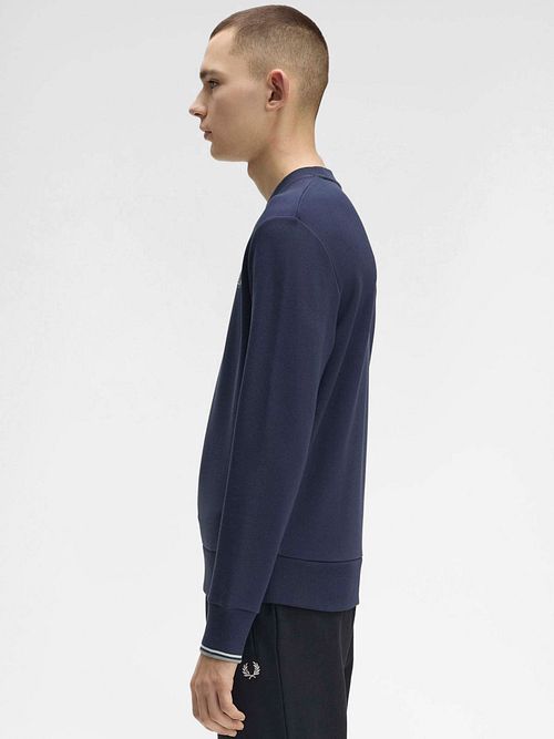 Fred Perry Sweater Logo Navy Model / Zijkant