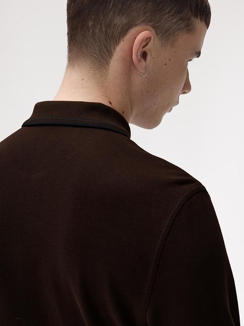 Koszulka polo Fred Perry z długim rękawem w kolorze brązowym 49A Model / Achterkant